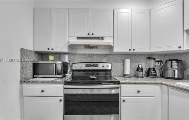 2 beds, 2 baths, $3,500, Unit # 1911