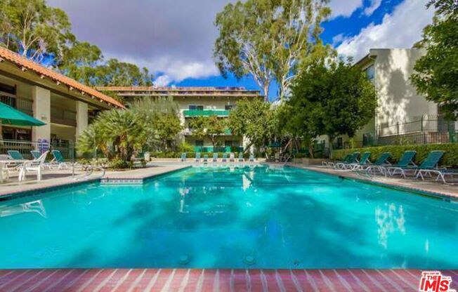 1 bed, 1.5 baths, 712 sqft, $2,333, Unit A312
