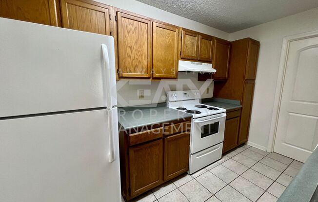 2 beds, 1.5 baths, 1,100 sqft, $975, Unit D