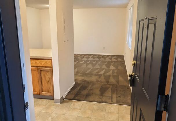 2 beds, 1 bath, 750 sqft, $1,195, Unit 31