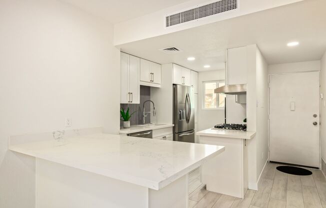 Luxury Condo | Coming soon | 1bed/1bath Scottsdale | First month FREE