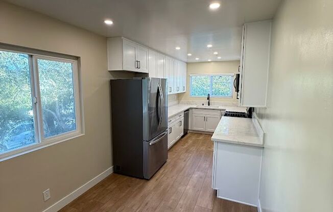 3 beds, 2 baths, 1,400 sqft, $3,295, Unit 10