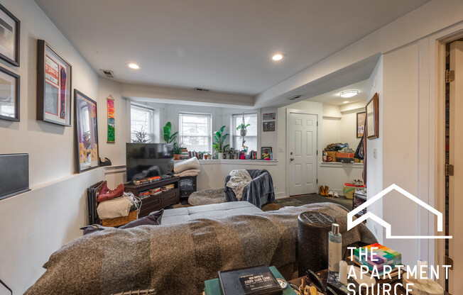 3023 N Oakley Ave, Chicago IL 3