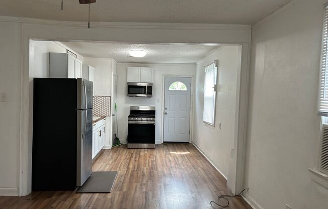 2 beds, 1 bath, $1,275