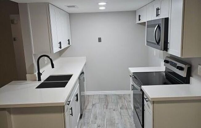 2 beds, 1 bath, $1,699