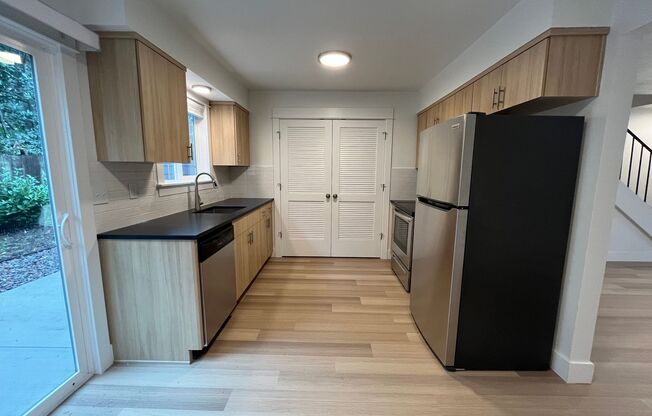 2 beds, 1 bath, $1,895, Unit 14