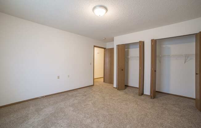 living room with carpet 