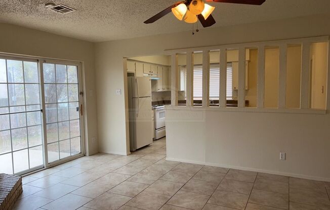 2 beds, 1.5 baths, $925, Unit 205 Mockingbird Unit B