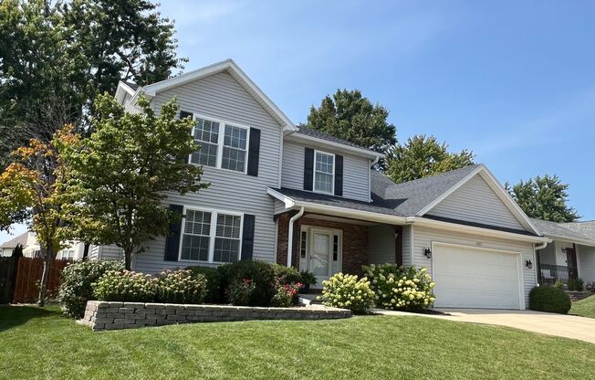 5 Bed Stunner - East Side Bloomington!