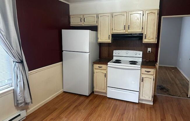 2 beds, 1 bath, $1,350, Unit 50