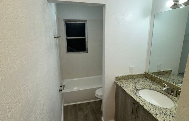 2 beds, 1 bath, 850 sqft, $1,925, Unit F106