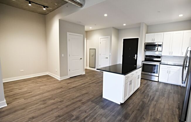 1 bed, 1 bath, 673 sqft, $3,736, Unit 3833-210