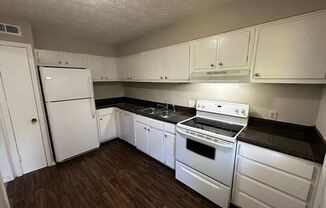 2 beds, 1.5 baths, $1,395, Unit 139 East Hill St #45