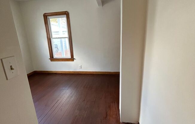 2 beds, 1 bath, $1,200, Unit 4653 Horton Rd (1st Floor)