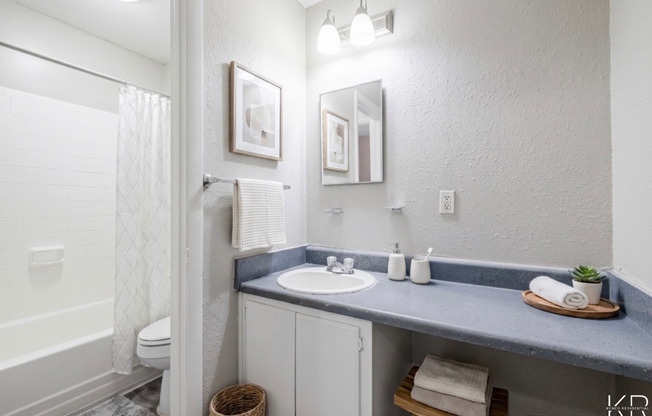 1 bed, 1 bath, 612 sqft, $895, Unit H094