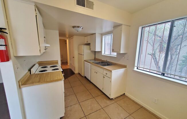 1305 Dickerson