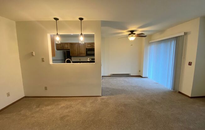 2 beds, 1 bath, 950 sqft, $1,700, Unit 7701RB