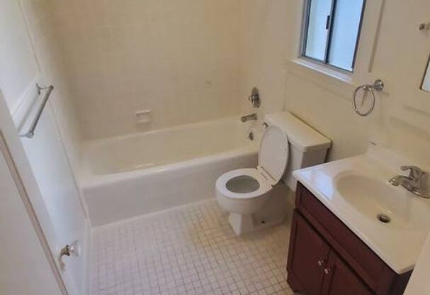 Studio, 1 bath, $2,495