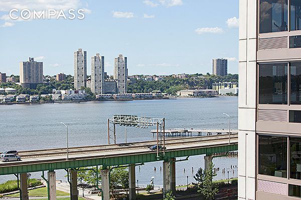 1 bed, 1 bath, 697 sqft, $4,750, Unit 9D