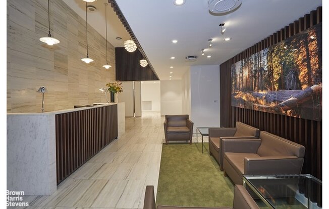 222 W 14 ST