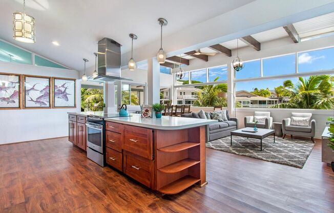 BRAND NEW to the market with NEW JACUZZI! Marina Front 3br/2ba