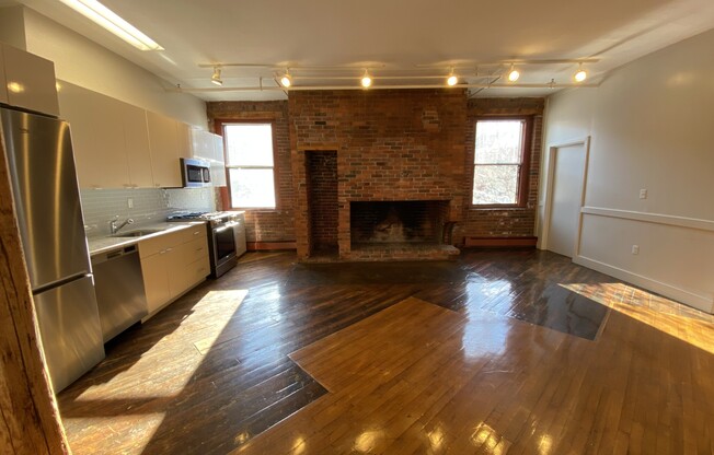 2 beds, 1 bath, 1,100 sqft, $4,400, Unit E214