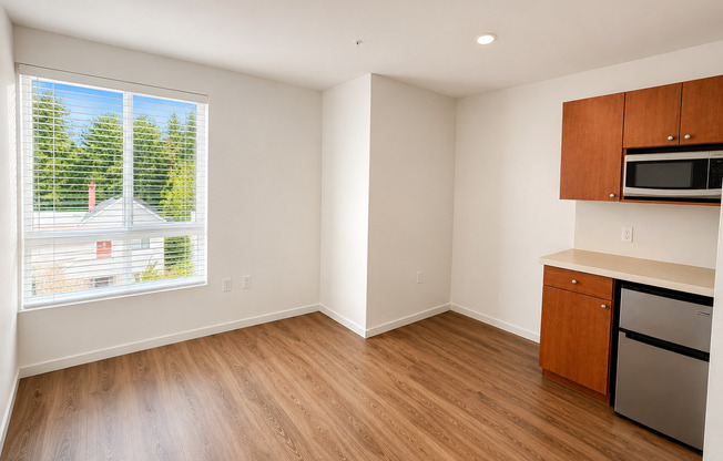 Studio, 1 bath, 175 sqft, $1,095, Unit 4301