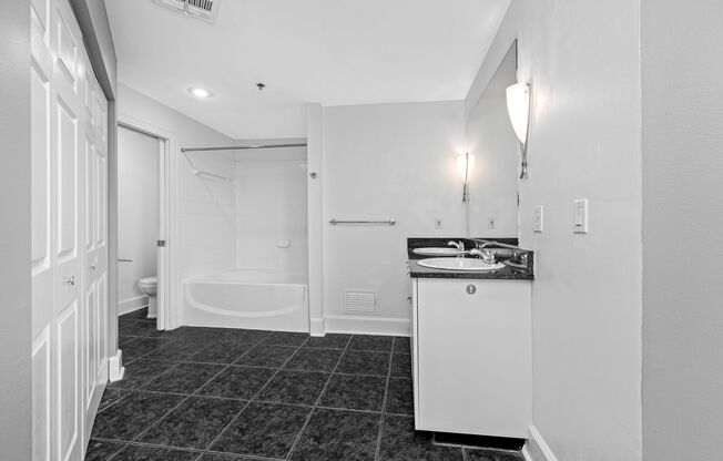 Studio, 1 bath, 1,000 sqft, $1,900, Unit 308