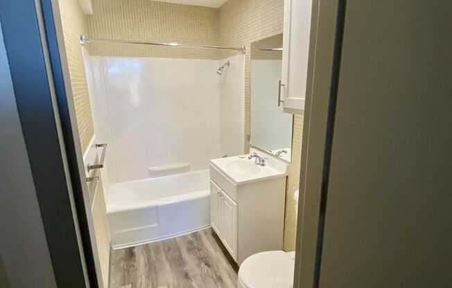 1 bed, 1 bath, 700 sqft, $925
