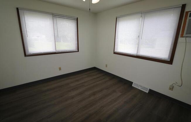 2 beds, 1 bath, $859