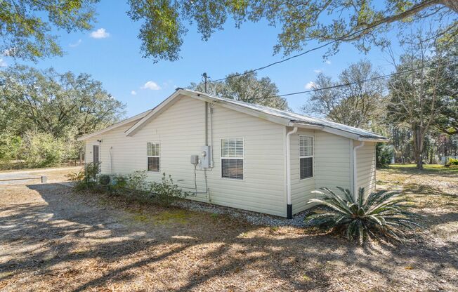 Introducing this Delightful 2 Bed/1 Bath, Nestled on a Generous Lot!