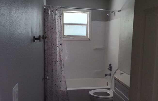 2 beds, 1 bath, $1,400