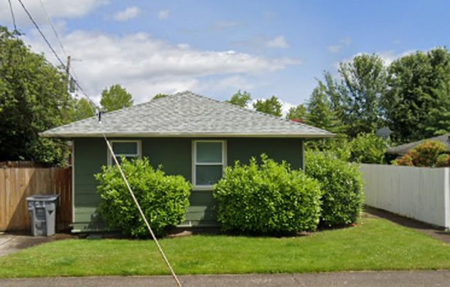 Apartment ~ Close to Campus ~ Cat Friendly