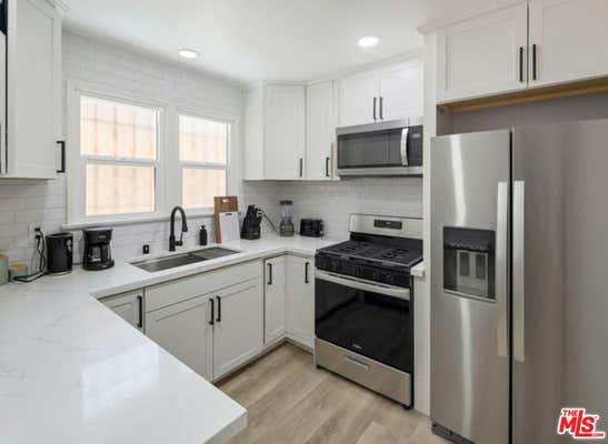 1 bed, 1 bath, 700 sqft, $3,400