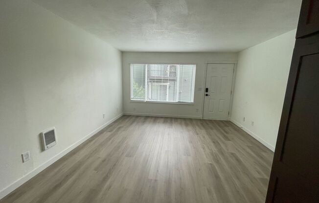 3 beds, 1 bath, 990 sqft, $1,755, Unit 60