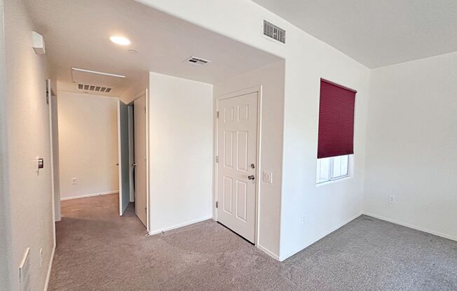 1 WEEK FREE RENT! 1 BEDROOM DOWNSTAIRS CONDO IN GATED COMMUNITY 1 CAR GARAGE