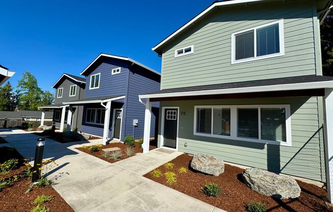 Newly Built 3 Bed, 2.5 Bath Cottage Homes with Free Wifi Internet