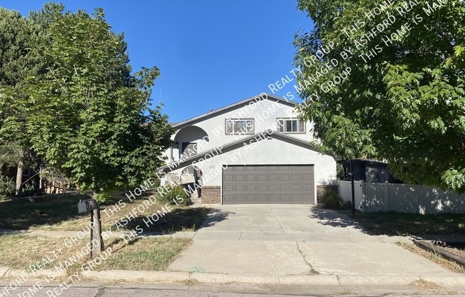 930 Panorama Dr