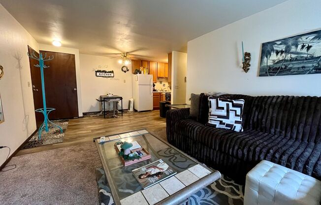 1 bed, 1 bath, $975, Unit 12