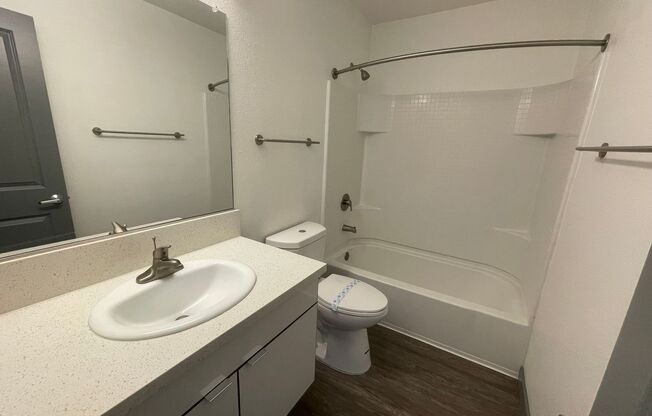 2 beds, 1 bath, 950 sqft, $2,990, Unit D032