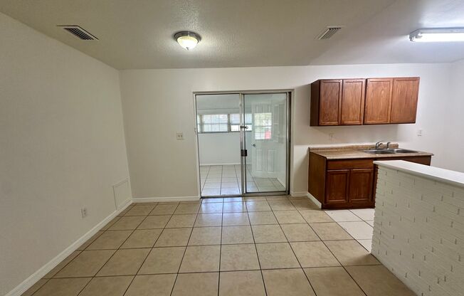 Charming 3-Bedroom Home in Orlando – Available Now!