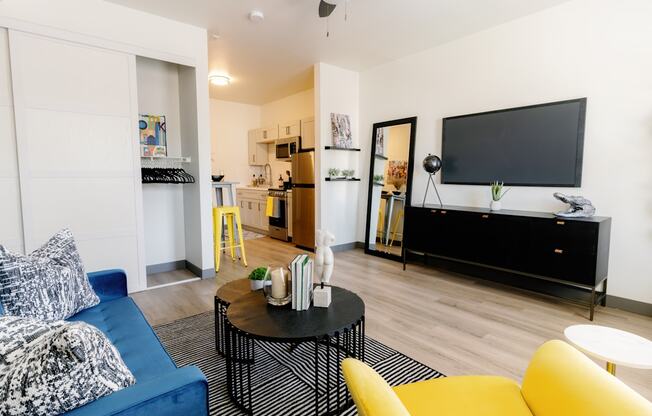 Living room with tv at The Vine on 8th, Las Vegas, NV, 89101