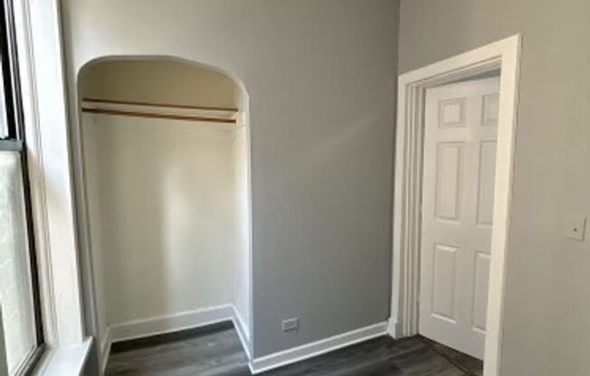 2 beds, 1 bath, $1,400