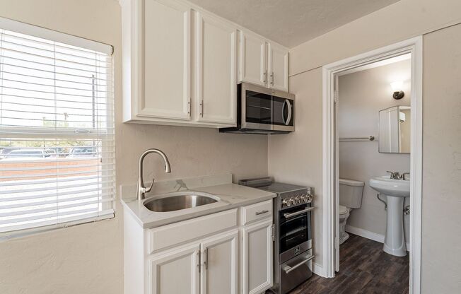 Studio, 1 bath, 250 sqft, $995, Unit 2