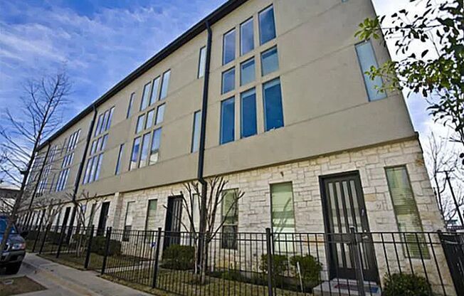 1600 N HASKELL                 /HOA