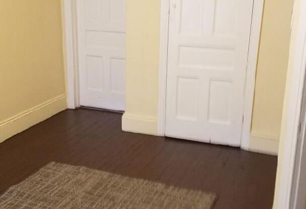 3 beds, 1 bath, $1,400