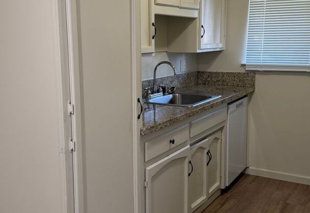 3 beds, 1.5 baths, 1,390 sqft, $2,300