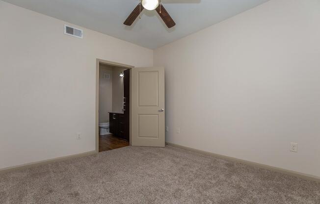 2 beds, 2 baths, 924 sqft, $1,465