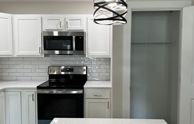 1 bed, 1 bath, 798 sqft, $1,300, Unit Apt 401