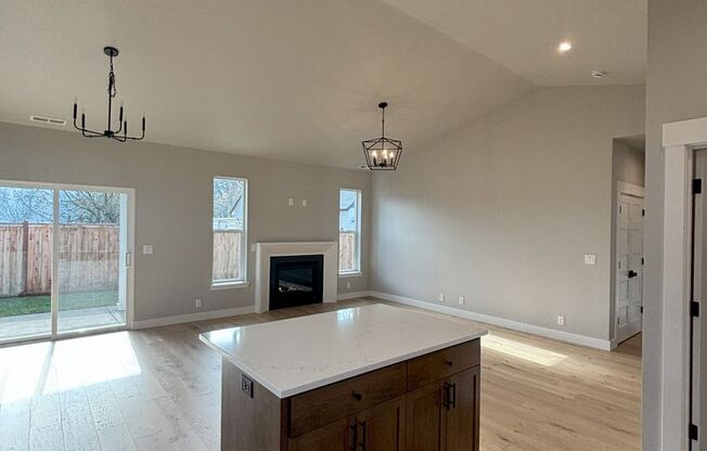 Gorgeous Built 3 Bed/ 2 Full Bath Home close to Thurston Area! Apply Now!